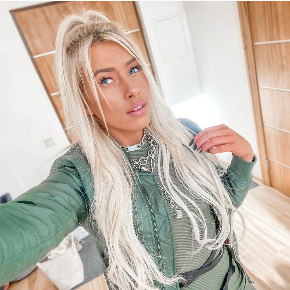 Meet your Posher, Elina